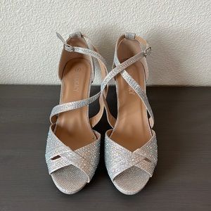 Delicacy sparkly silver heels